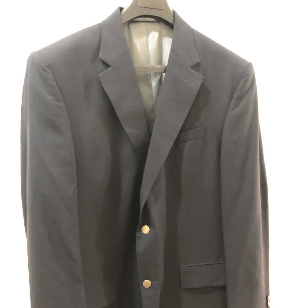 Oscar De La Renta Jacket is a classic black jacket size 46L